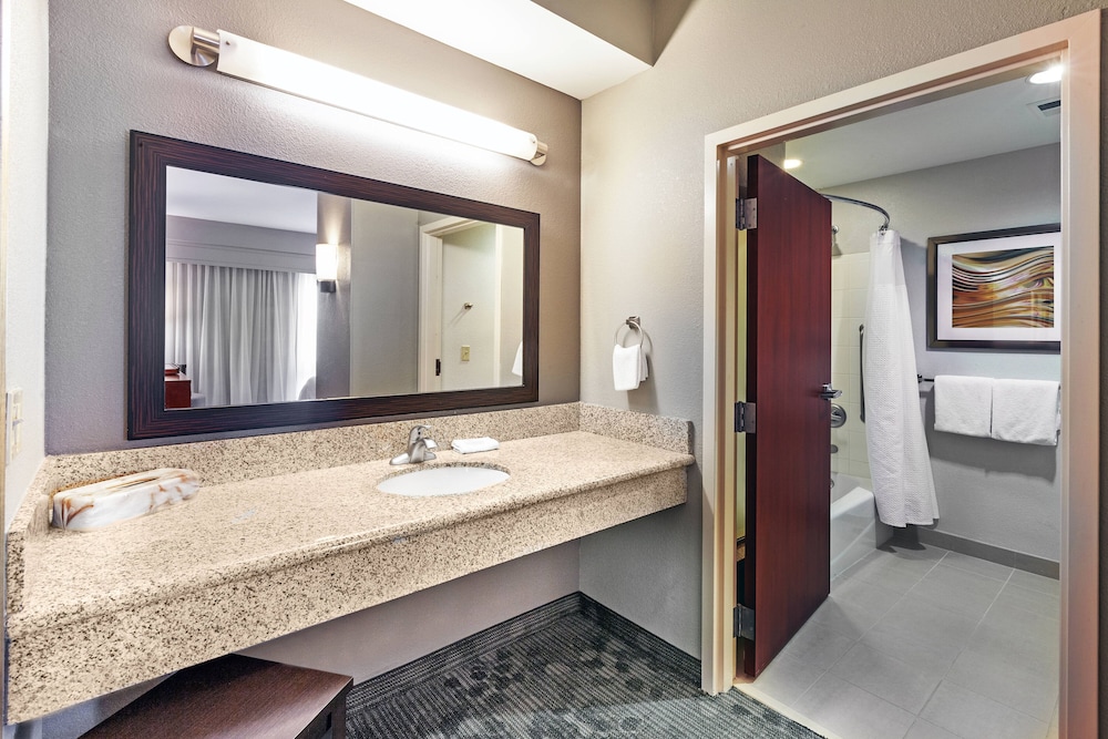 Courtyard Tulsa Woodland Hills 22/56