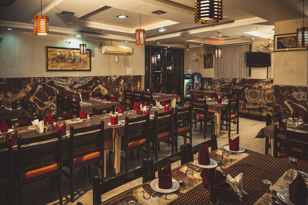 HOTEL MEENAKSHI 42/48
