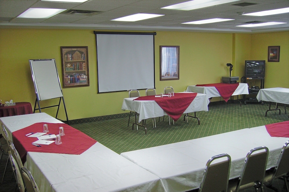Holiday Inn Express Dryden 50/57