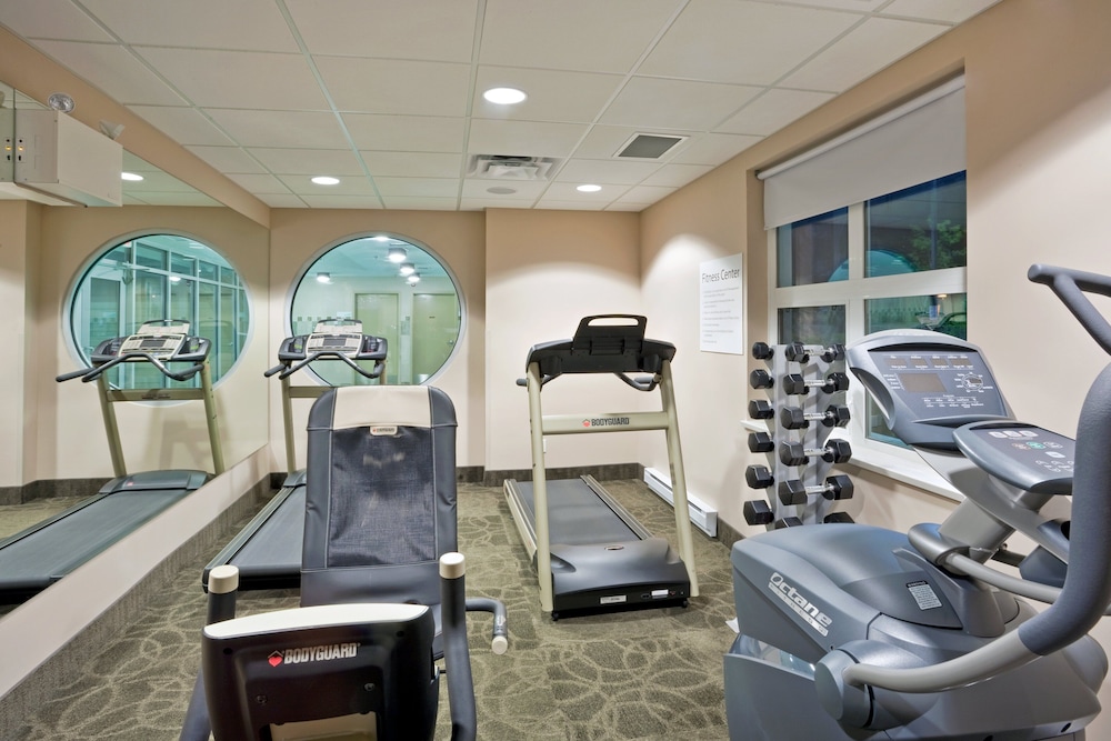 Holiday Inn Hotel Suites Surrey East Cloverdale 36/75