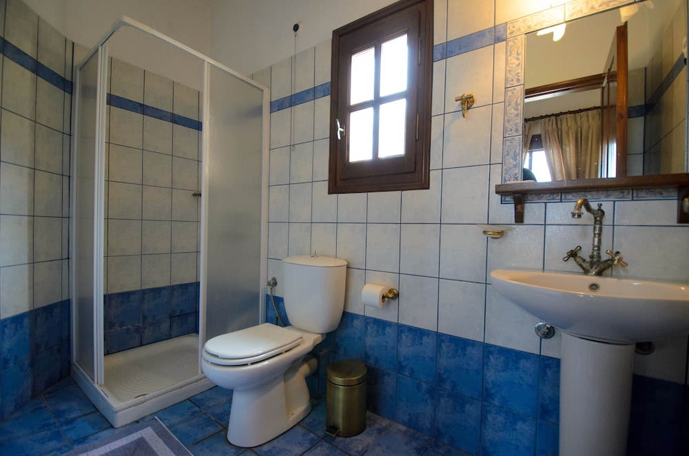 Atrapos Hotel 46/50
