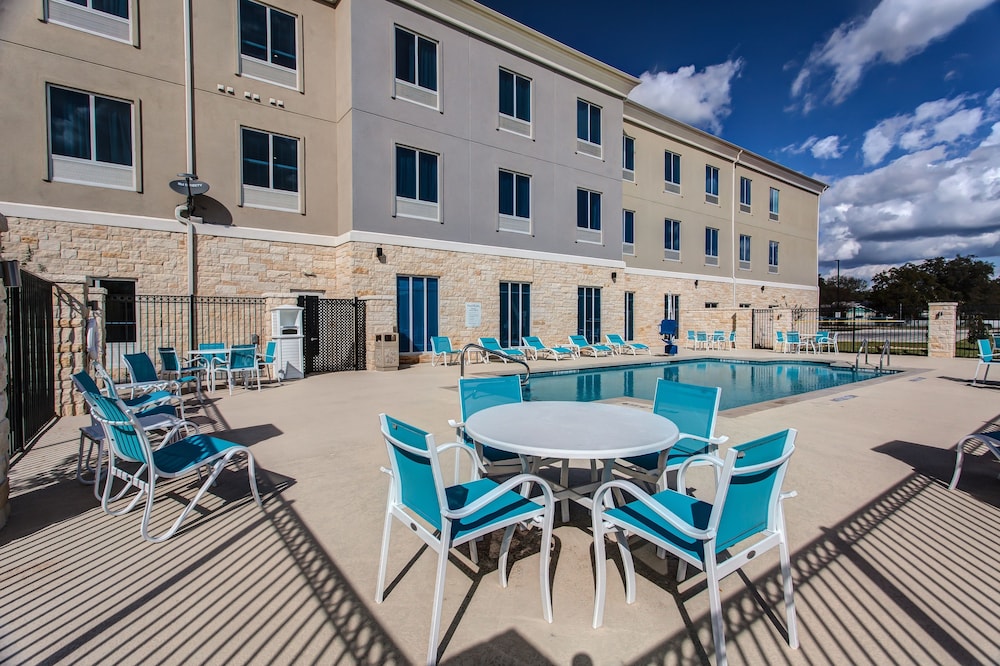 Holiday Inn Express & Suites Gatesville N. Ft Hood 3/65