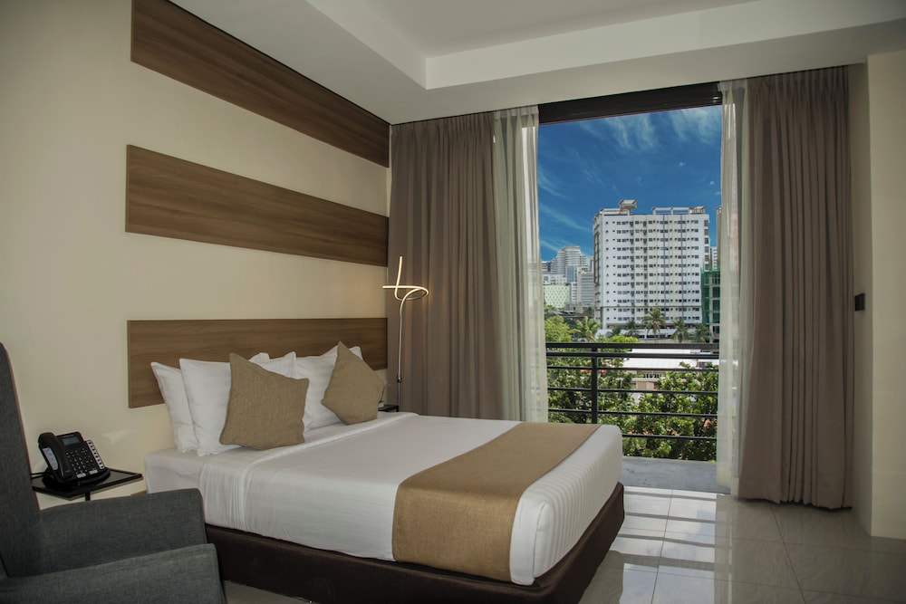Eastland Hotel and Residences 19/39