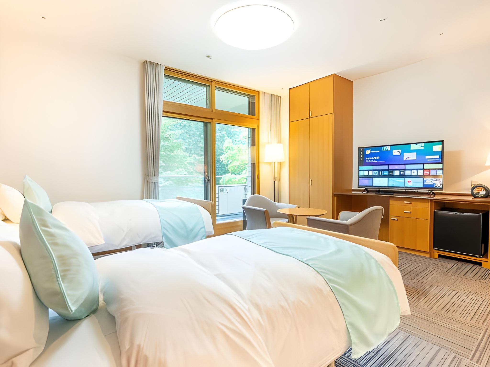 Universal, Twin Beds, 2 Double Beds