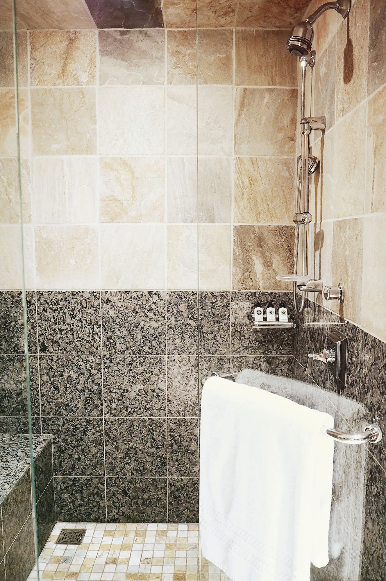 3 Bedrooms, Resort, Residence, 3 King Beds, Four Seasons Resort Whistler 8/10