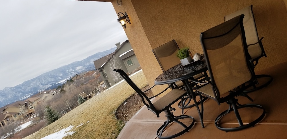 Chateau du Pikes Peak, a Tuscany Retreat 42/43