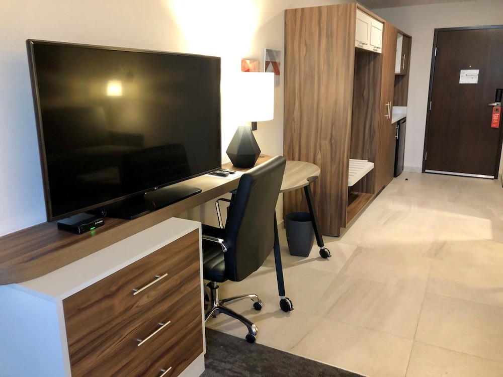 Holiday Inn And Suites Monterrey Apodaca Zona Airport 62/77