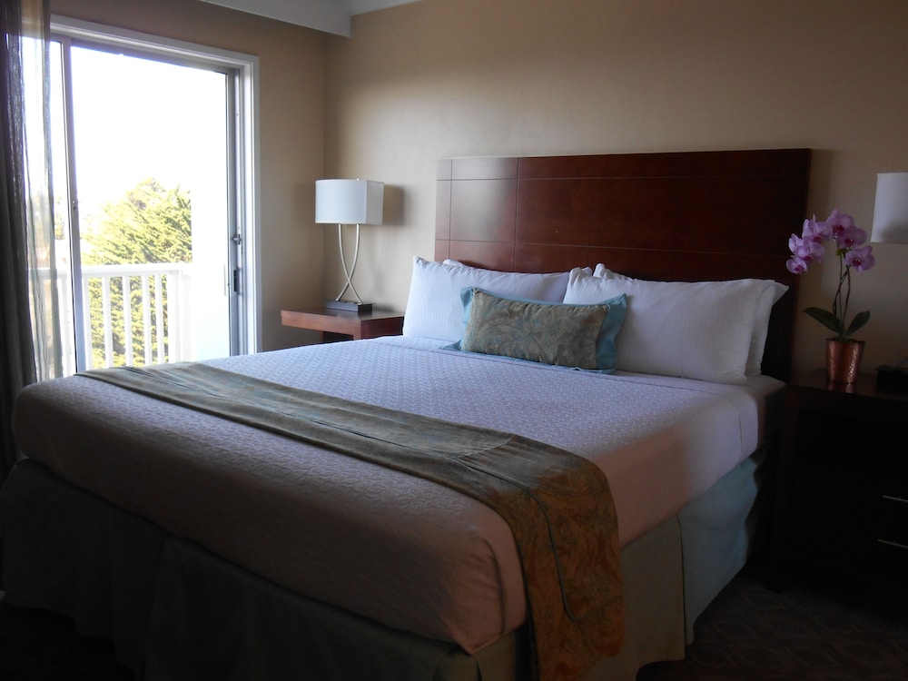 Carmel Bay View Inn 18/46