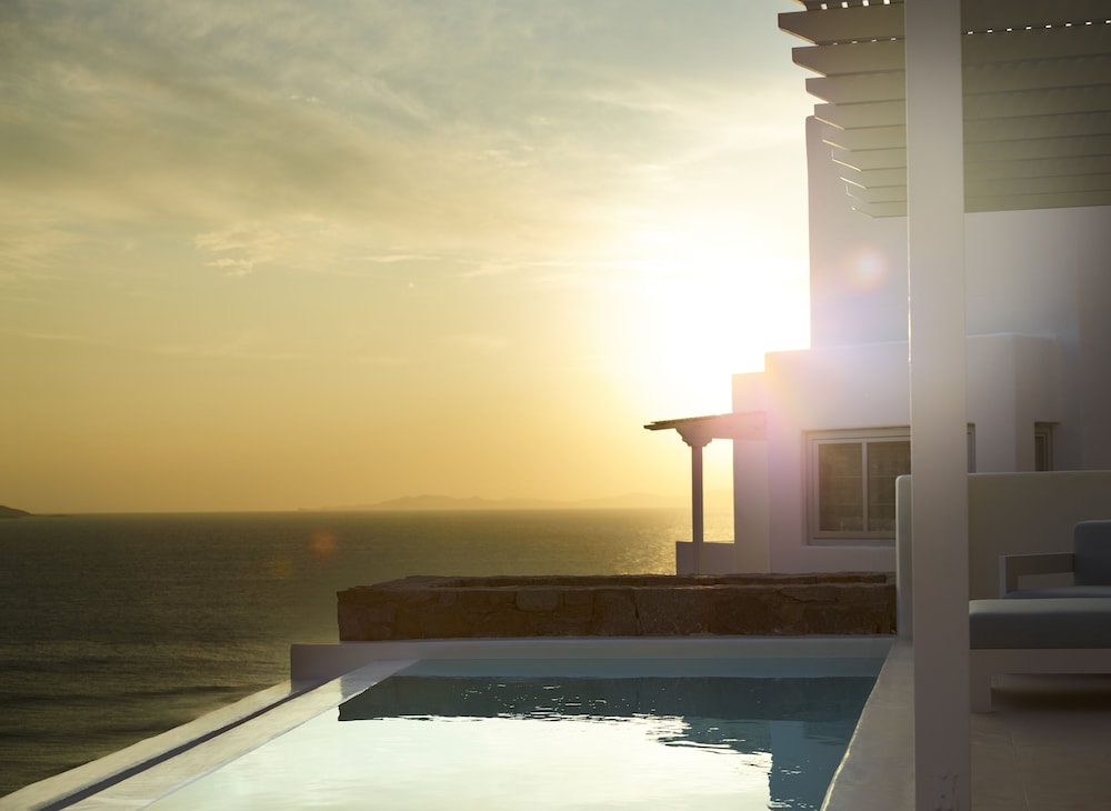 Epic Blue Suites & Villas 40/45