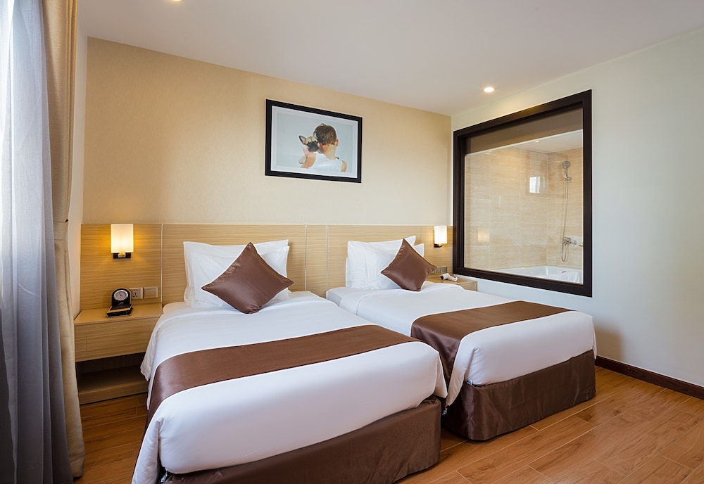 SUPERIOR, DOUBLE OR TWIN BED, CITY VIEW