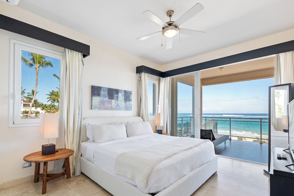 WATERMARK LUXURY OCEANFRONT ALL SUITE HOTEL 20/56