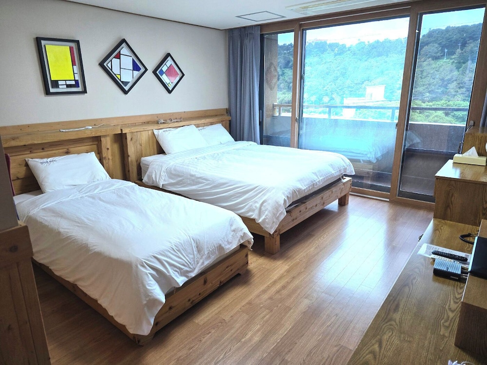 Cheonjiyeon Hotel 17/50