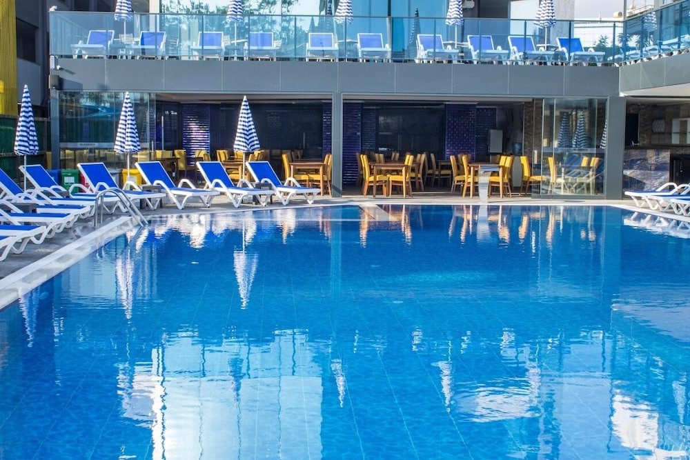 Relax Beach Hotel 47/50