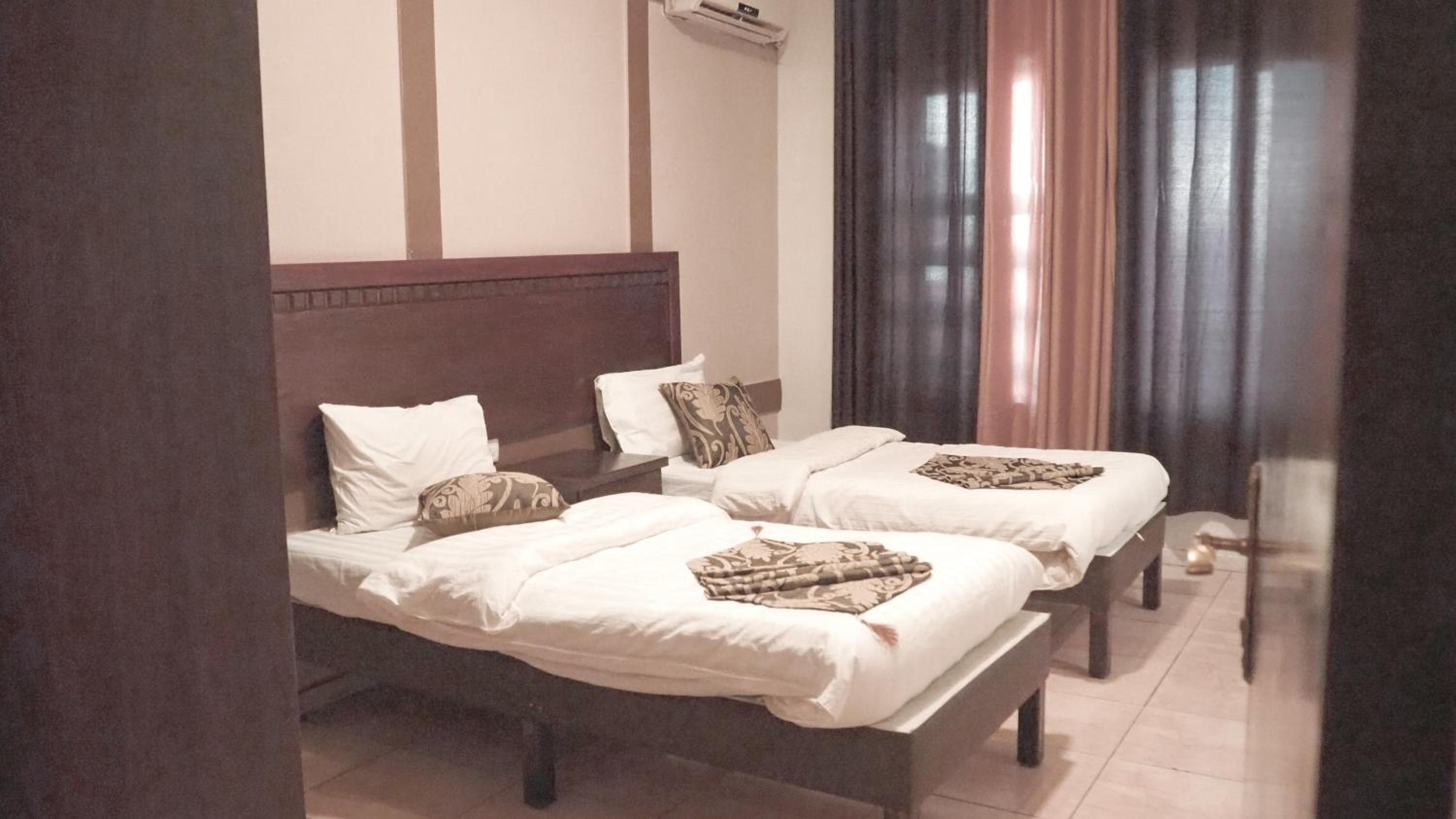 Alfawanees Hotel Apartments 7/28