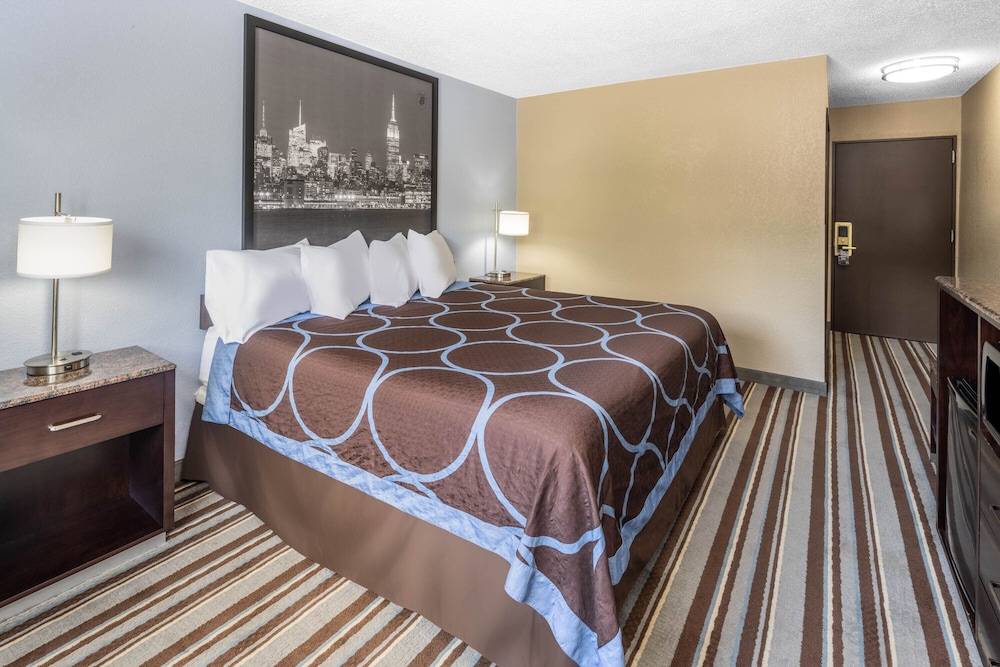 Super 8 by Wyndham Nyack NY 20/37