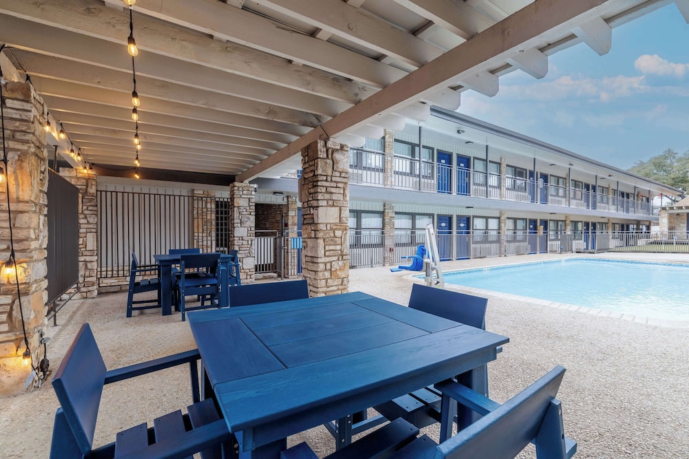 Motel6 Boerne, TX 39/60