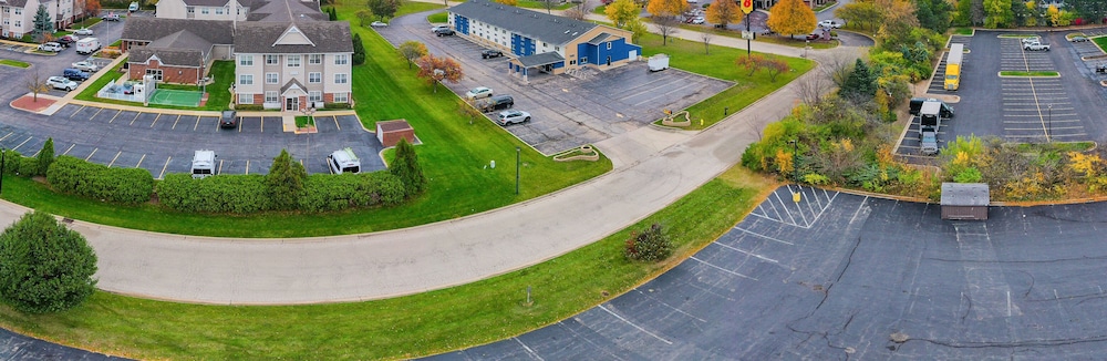Super 8 By Wyndham Rockford 40/50