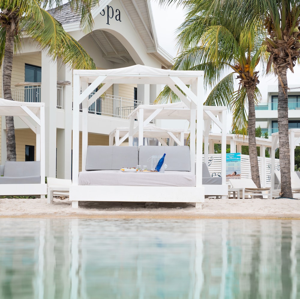 Papagayo Beach Hotel 10/76