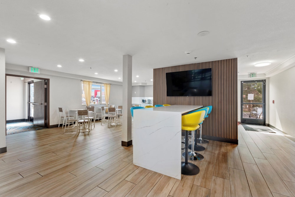 Days Inn by Wyndham Thornton 44/59