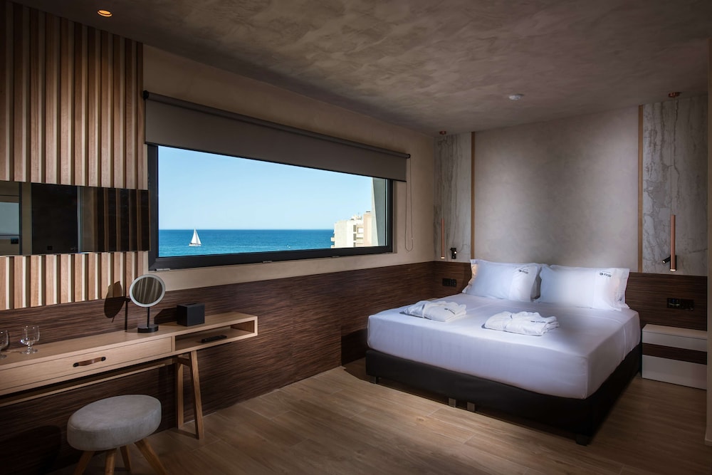 Style, Junior Suite, King Bed, Courtyard View, Balcony