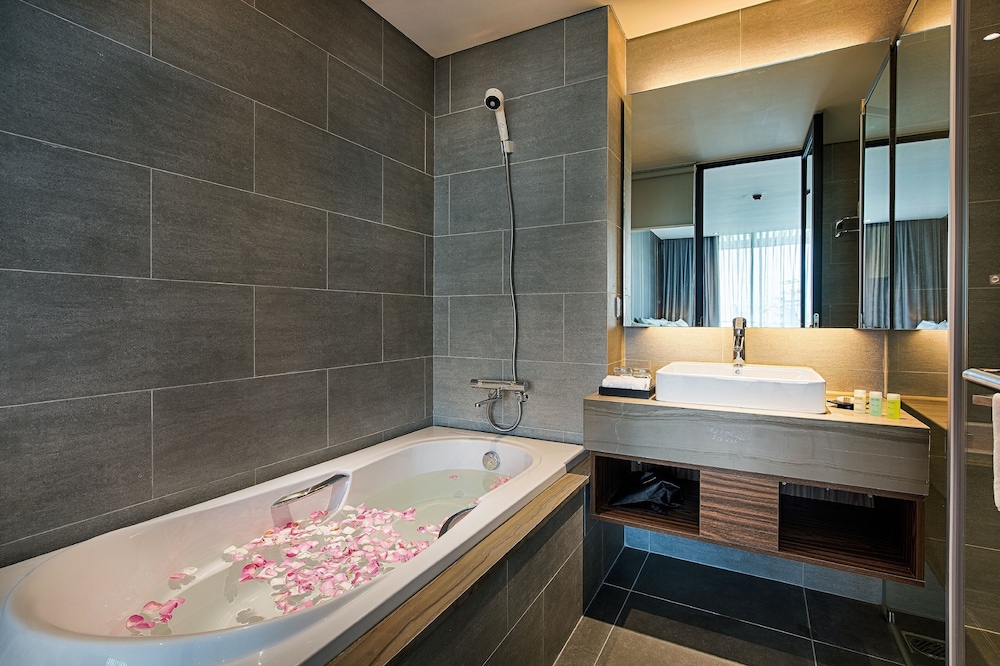 Avora Hotel 33/59