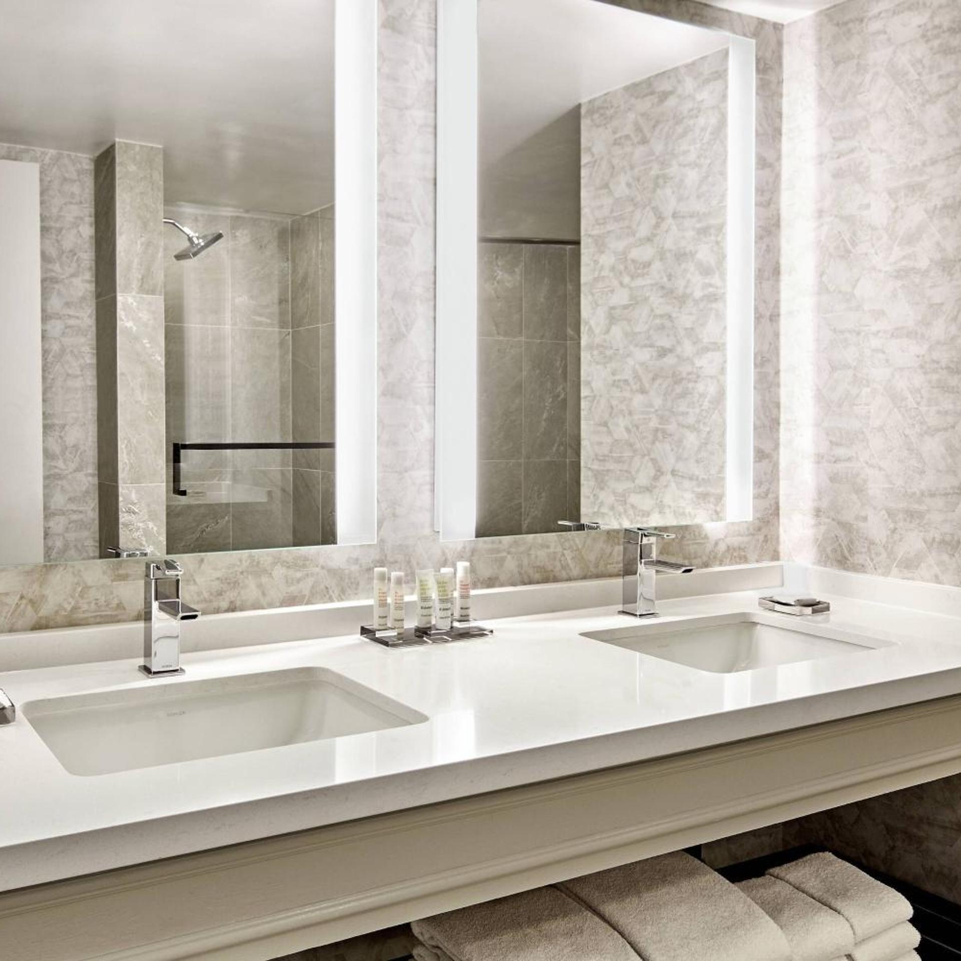 1 Bedroom, Conference, Suite, King Bed، San Antonio Marriott Rivercenter on The River Walk 2/2