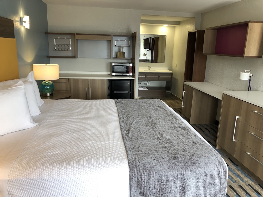 All Seasons Inn & Suites 23/41