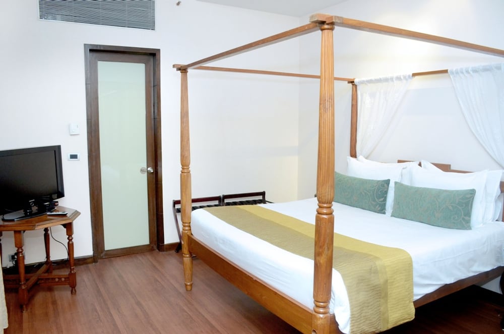O Hotel Goa, Candolim Beach 11/50