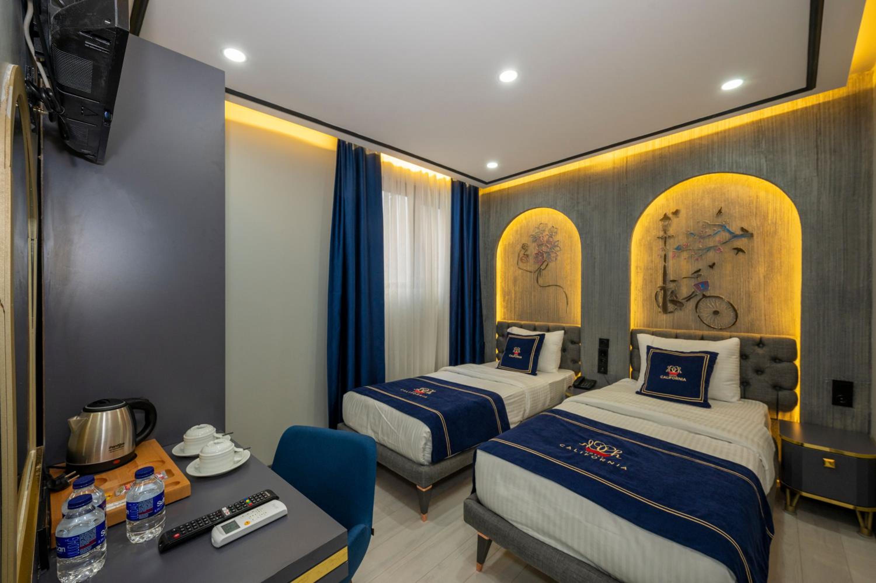 Standard, Twin Beds, Courtyard View