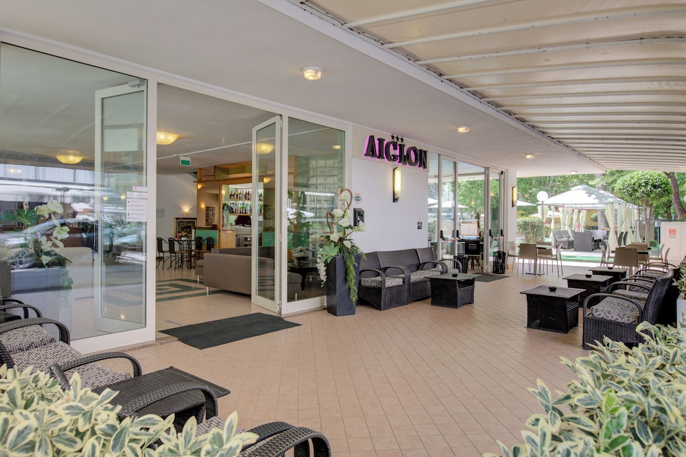 Hotel Aiglon 52/73