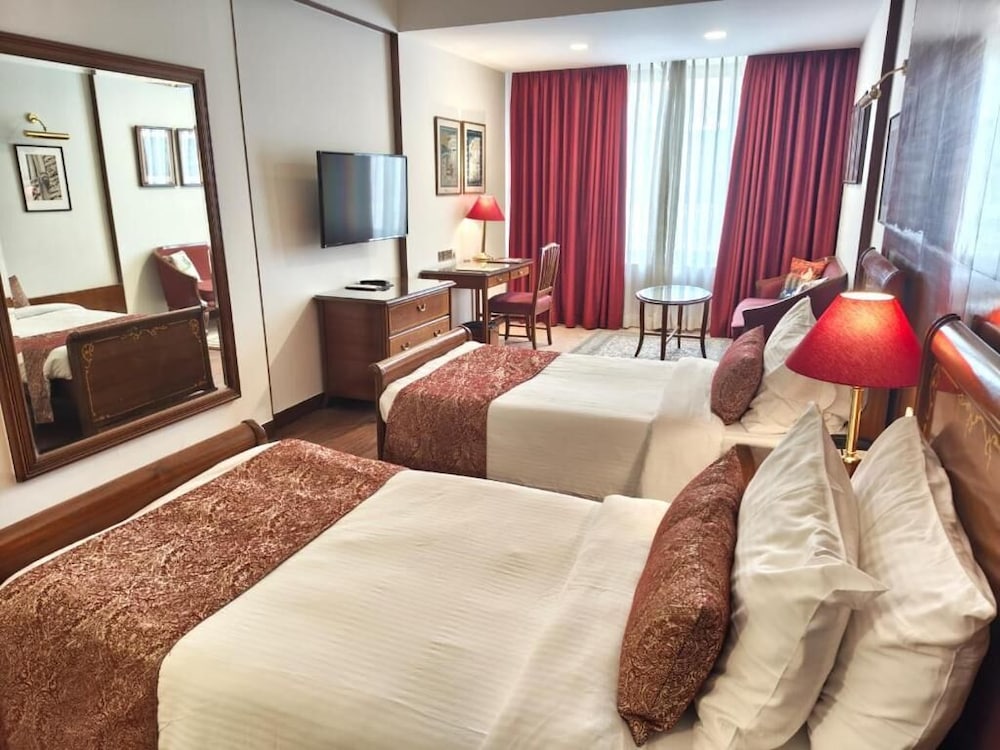 EXECUTIVE, TWIN BEDS