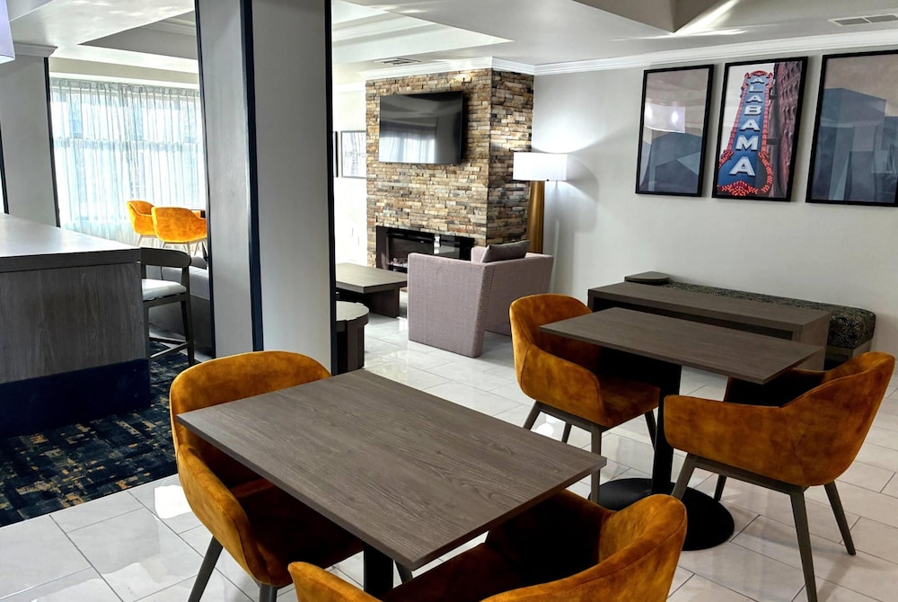 La Quinta Inn & Suites by Wyndham Bessemer 36/49