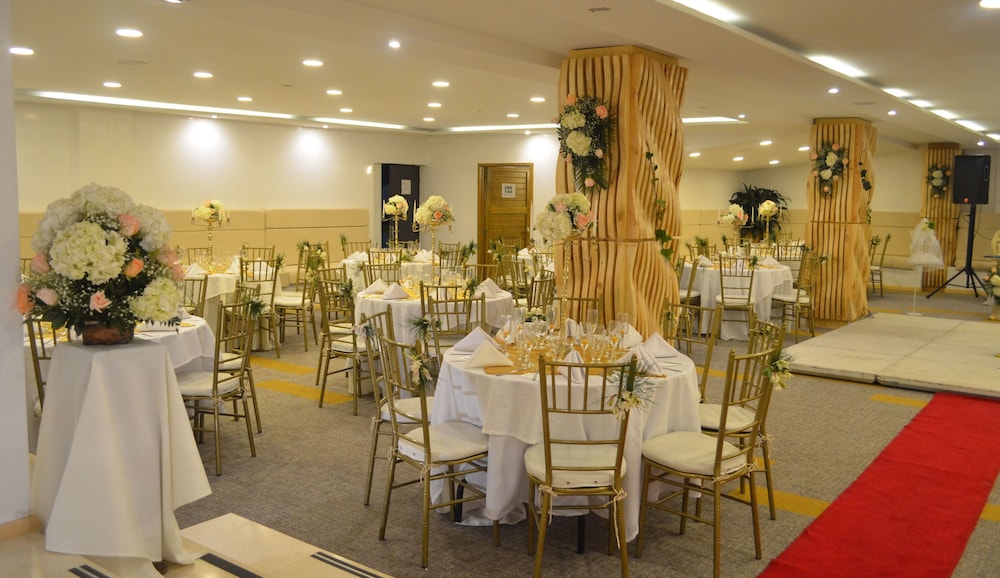 restaurant cafeteria