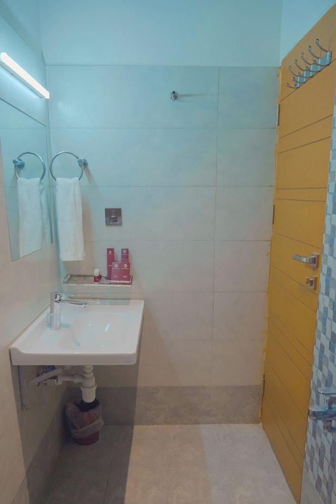 Hotel Pearl Inn 60/64