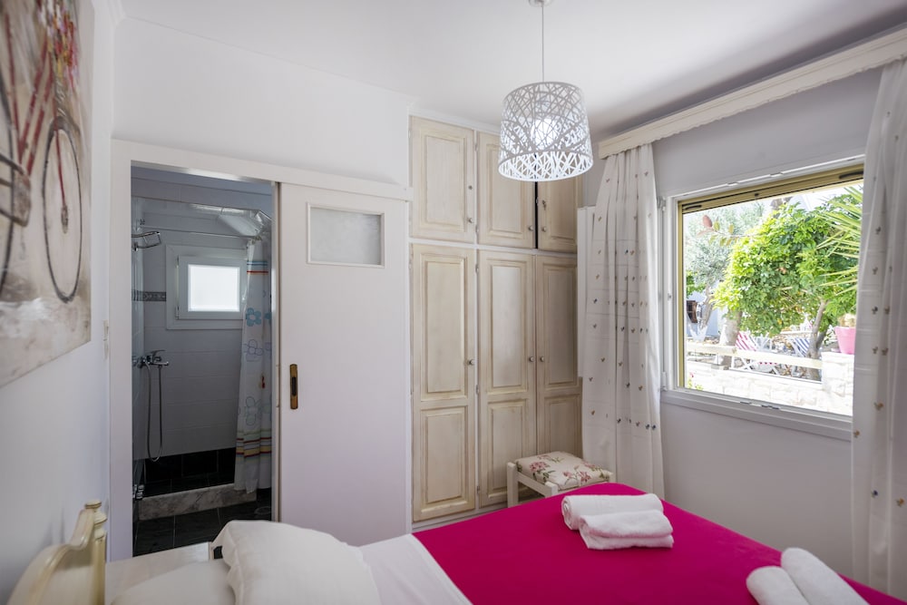 Leonardos Apartments 15/50