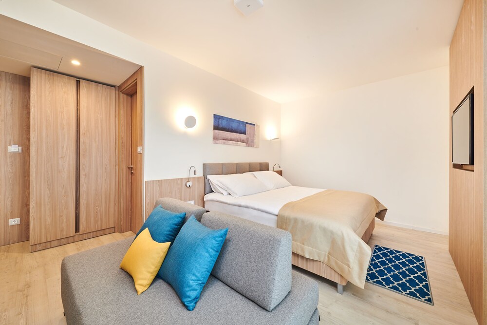 GARDEN SUITES AND ROOMS SOL UMAG 12/50