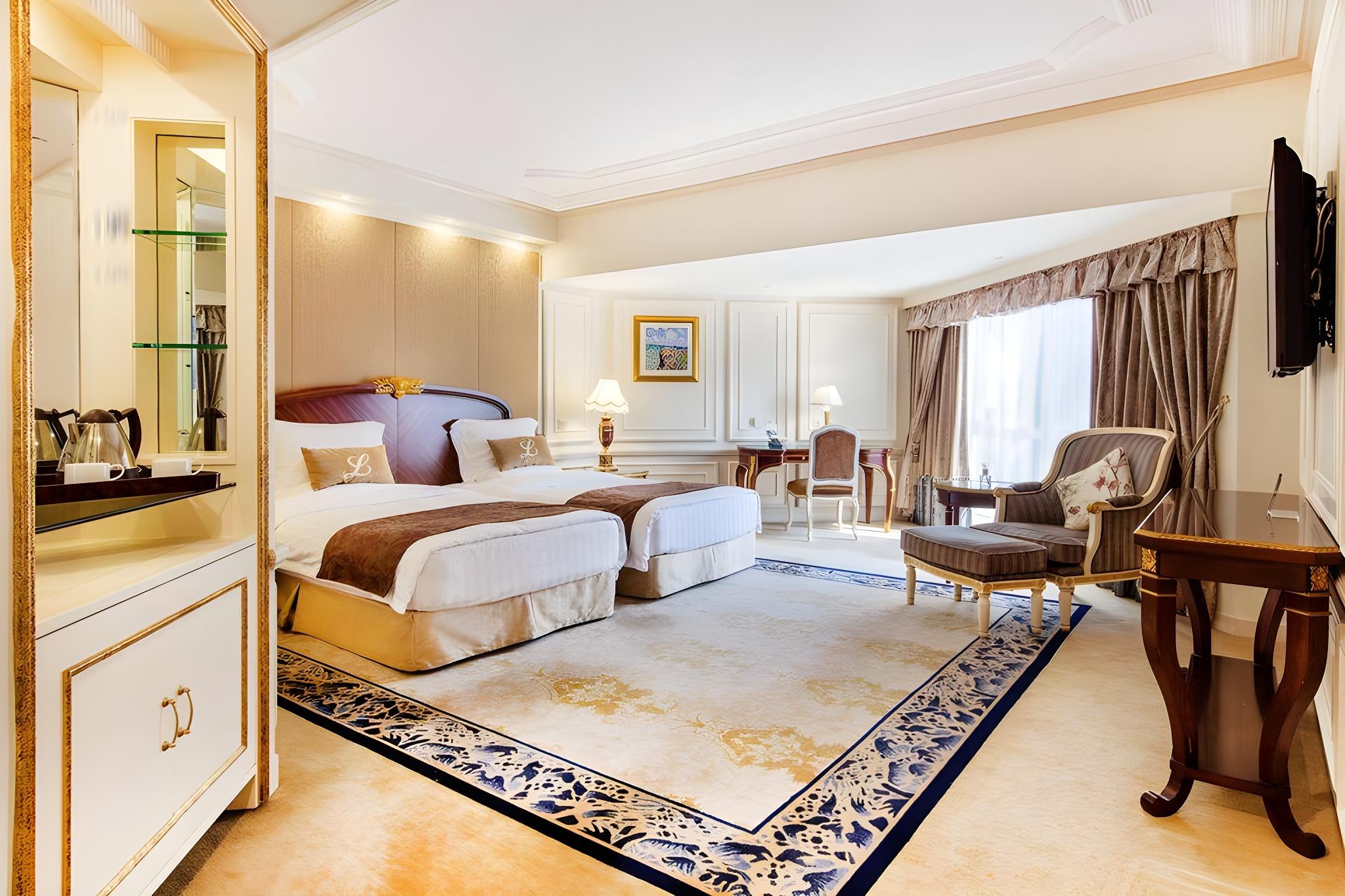 Grand, Deluxe, Double Bed