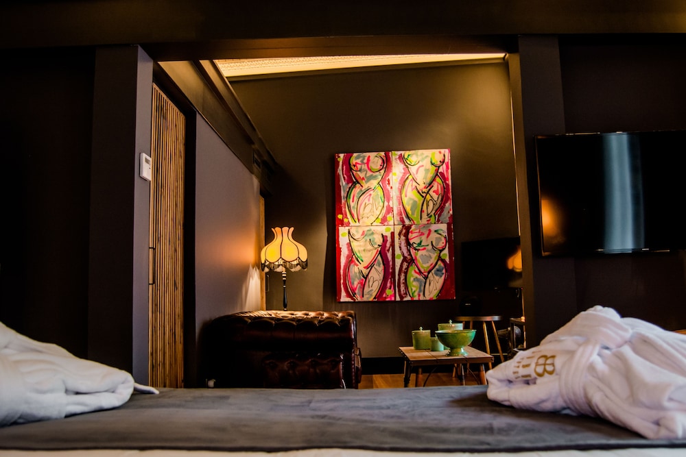 Hotel Lobby Room 30/67