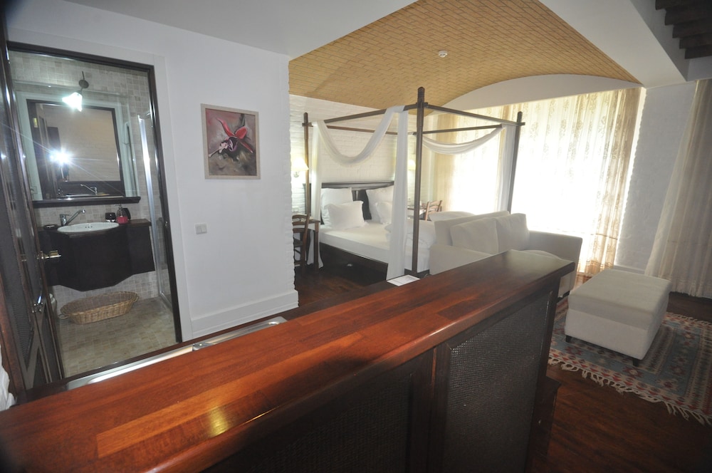 El Vino Hotel Suites 28/50