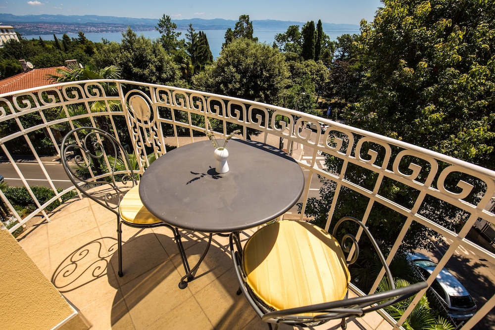 Hotel Villa Eugenia 34/45