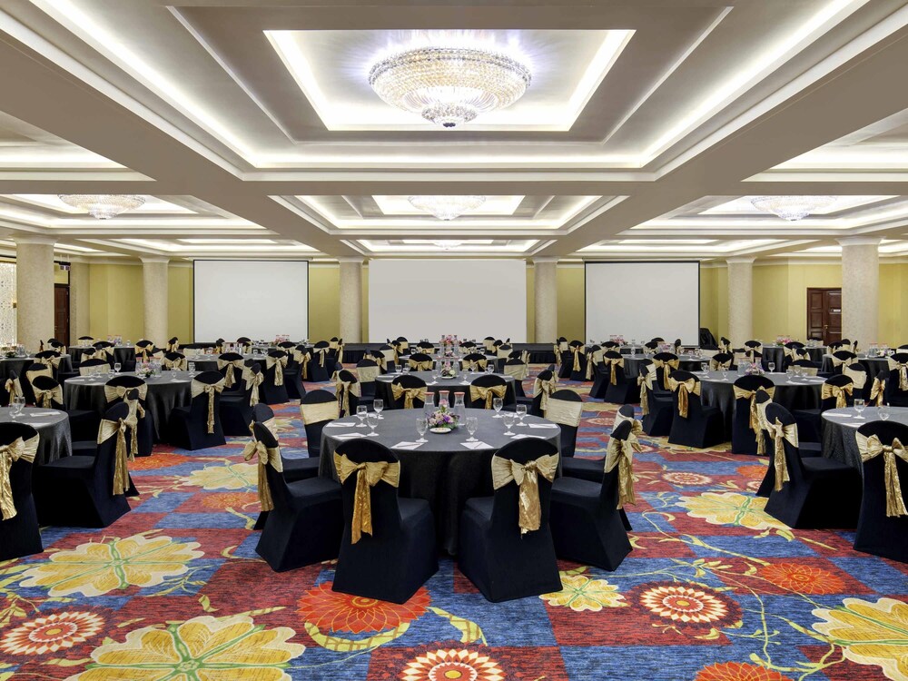 IBIS BANDUNG TRANS STUDIO 54/61