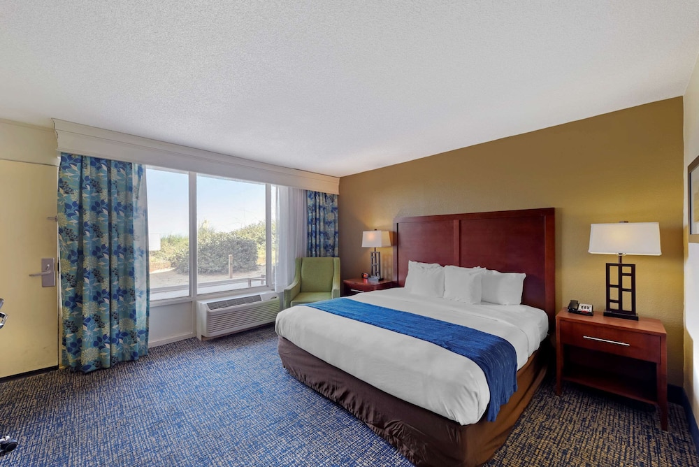 Comfort Inn On The Ocean 5/16