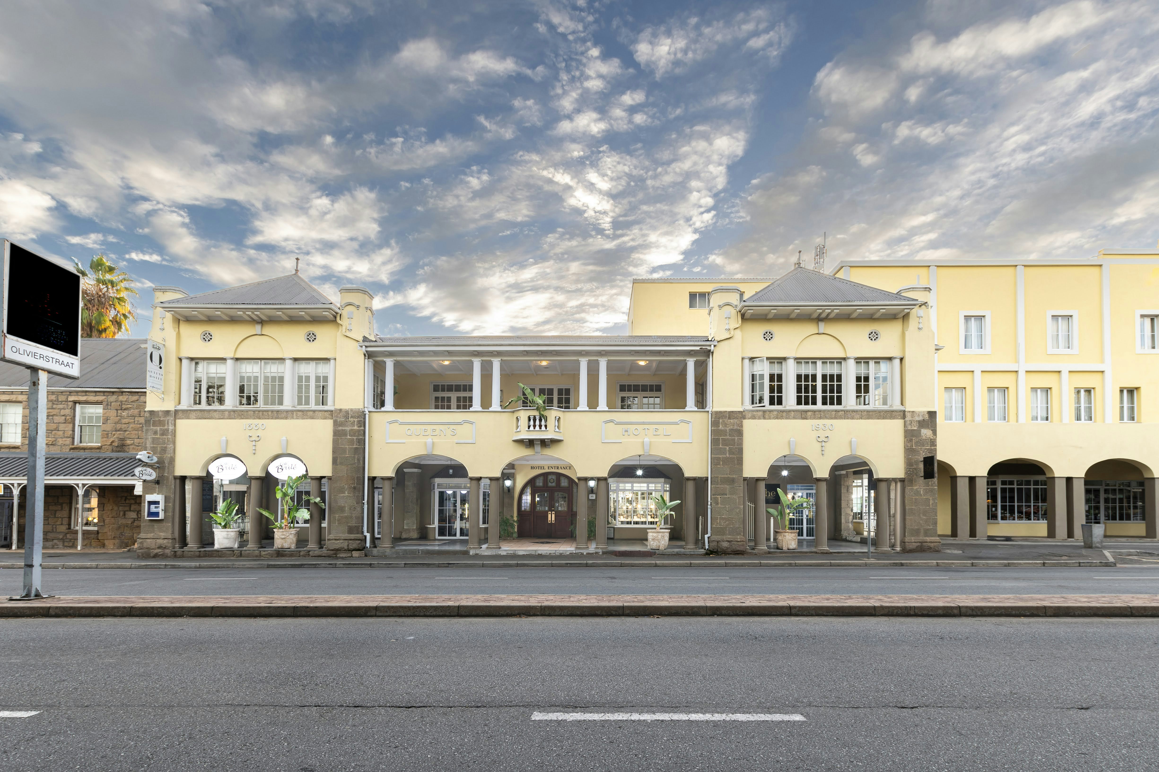 Queen's Hotel by BON Hotels 3/43