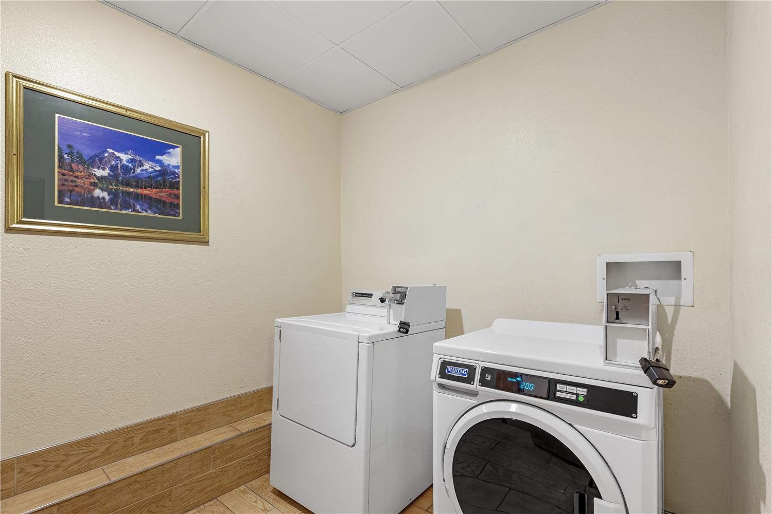 Best Western Firestone Inn & Suites 30/34