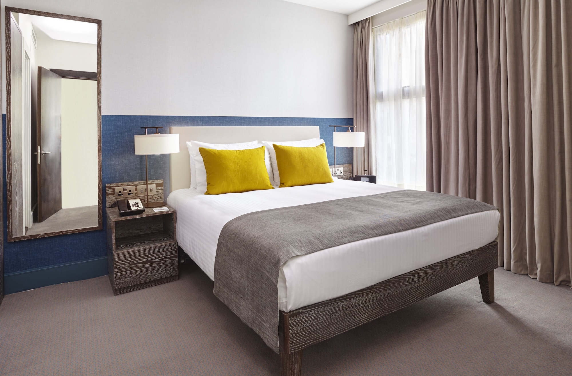 STUDIO, SUITE, KING BED, KITCHEN