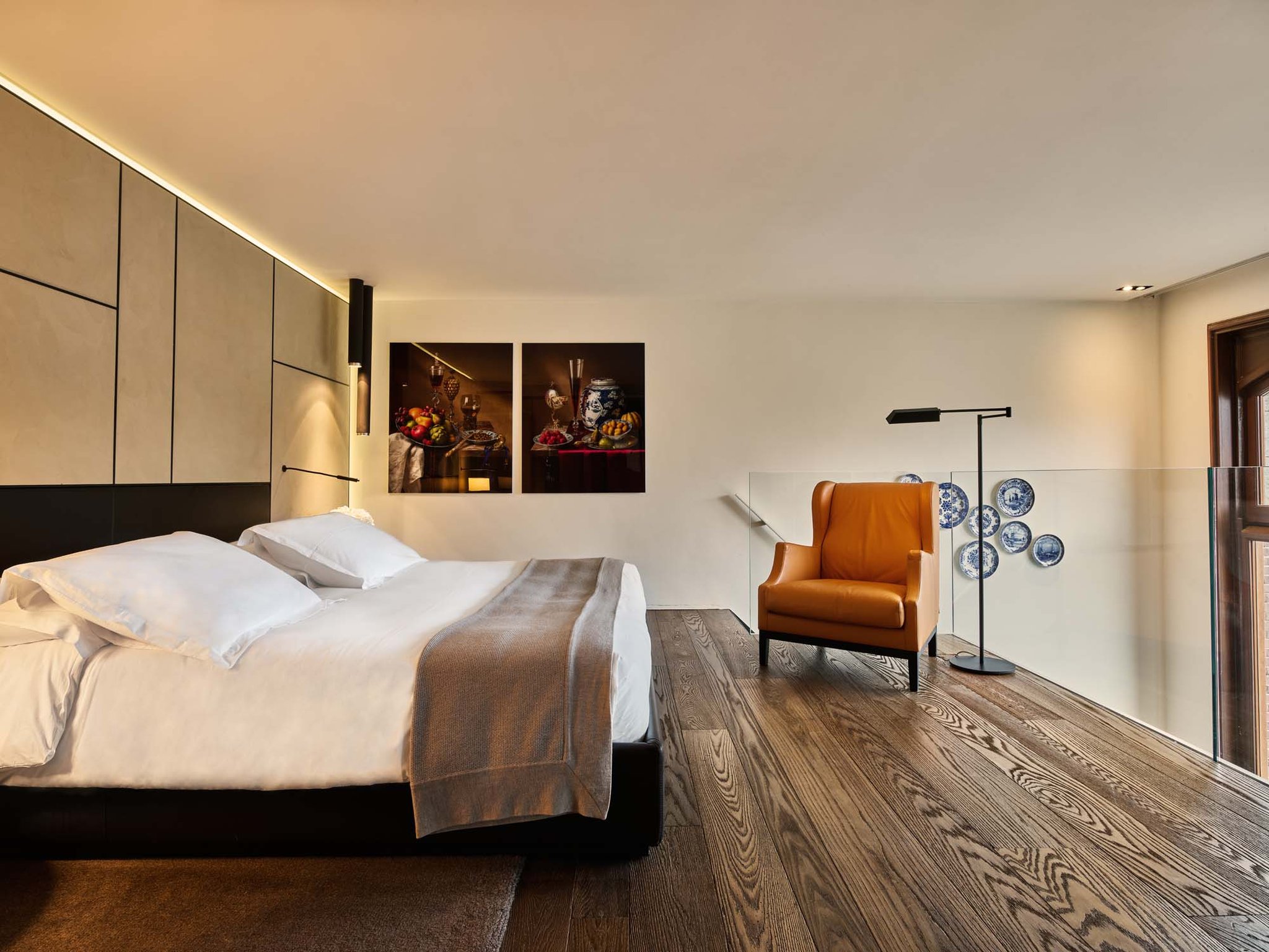 DELUXE, SUITE