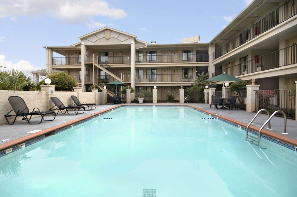 Days Inn & Suites by Wyndham Mobile 4/38