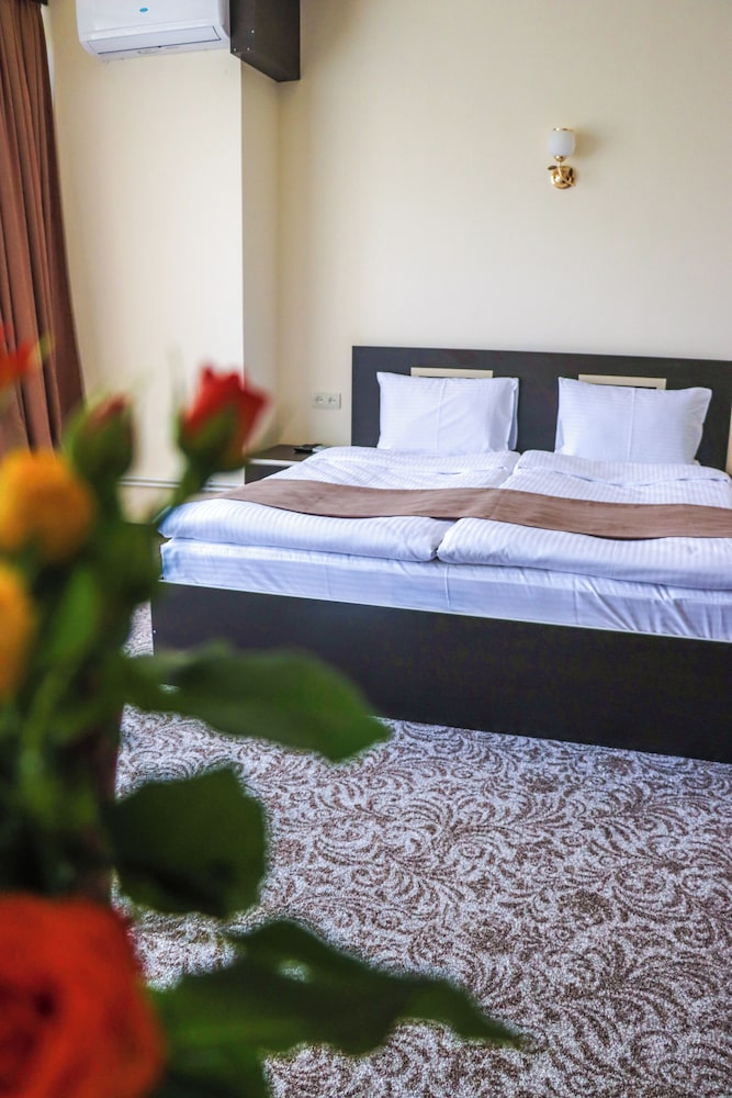 Yerevan Centre Hotel 10/21