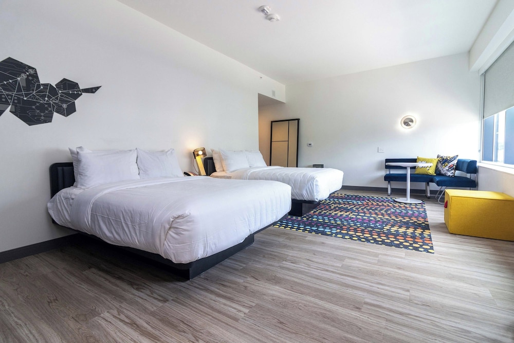 Aloft, 2 Queen Beds