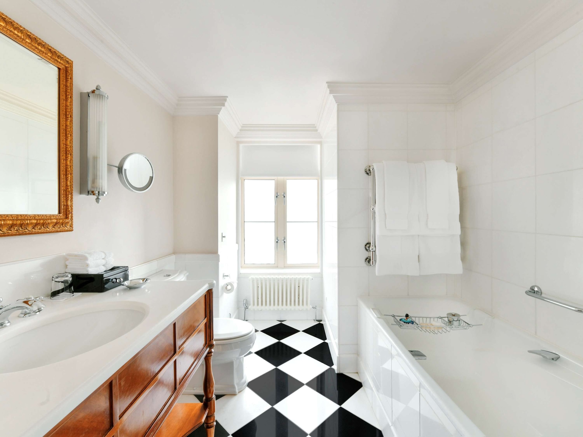 1 Bedroom, Suite, Partial River View، The Savoy Hotel 9/9